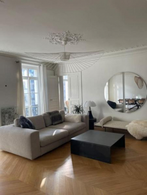 Central Haussmannien Apartment
